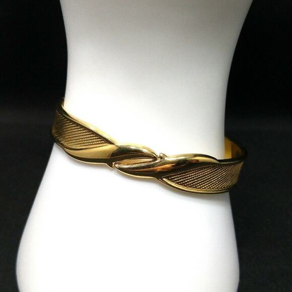 Vintage MONET Gold Plated Textured Hinged Cuff Style Bracelet, 6 1/2 Inches - Picture 4 of 11